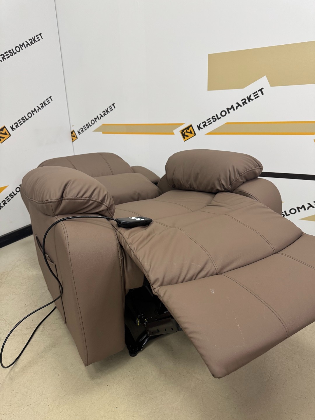 Косметологическое кресло реклайнер 2 мотора. Раскладка 180 гр. Арт.596