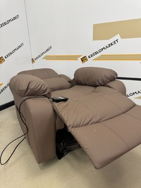 Косметологическое кресло реклайнер 2 мотора. Раскладка 180 гр. Арт.596