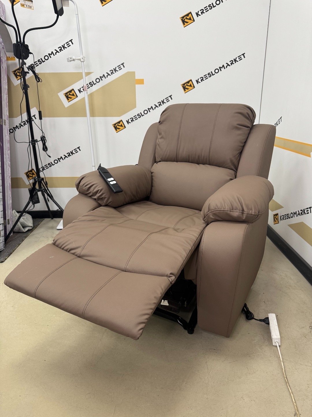 Косметологическое кресло реклайнер 2 мотора. Раскладка 180 гр. Арт.596